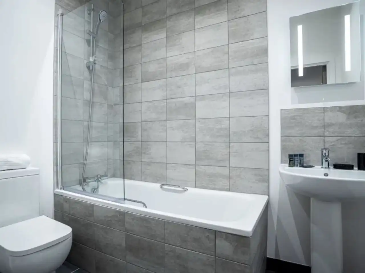 Bathroom of Apartments for rent in Centre Històric