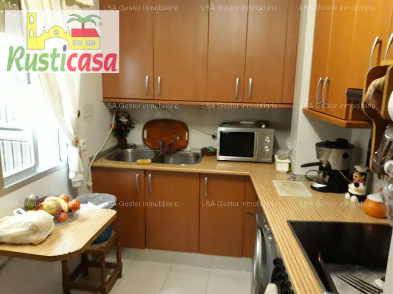 Cuina de Pis en venda en Bailén amb Calefacció, Moblat i Balcó