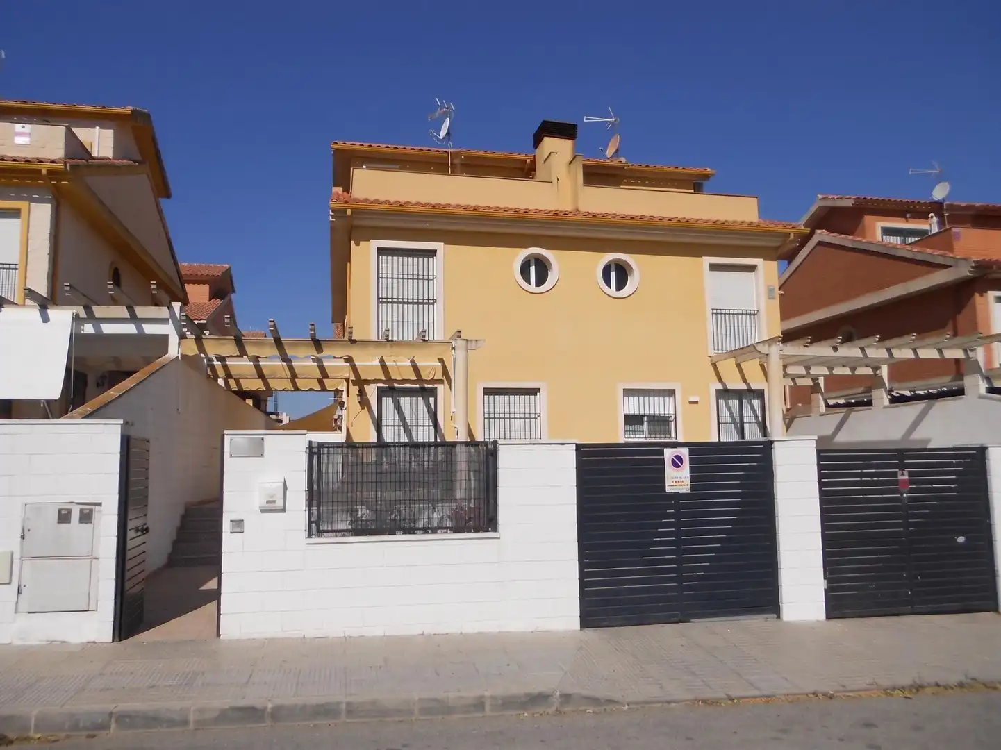 Vista exterior de Casa adosada en venda en Murcia amb Aire condicionat, Calefacció i Jardí privat