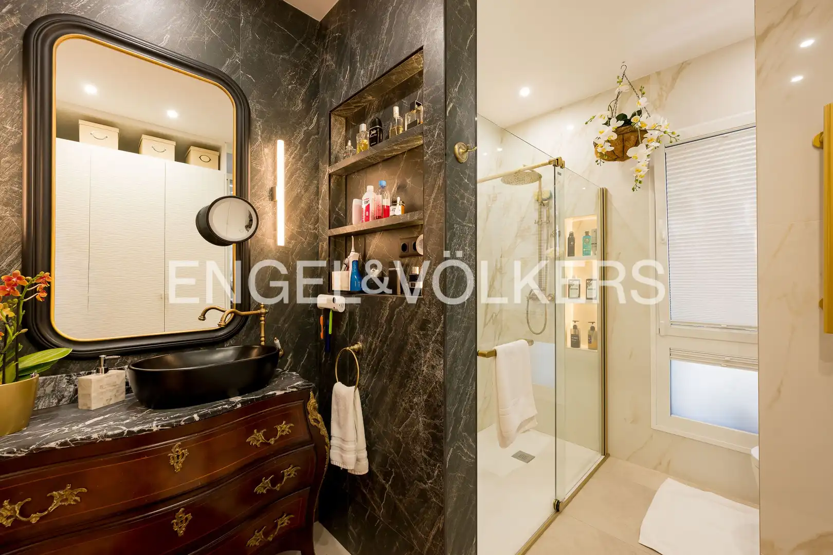 Bathroom of Houses for sale in Madrid  with Air Conditioner, Heating and Private garden