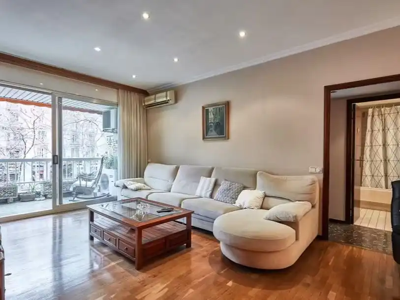 Wohnzimmer von Wohnung zur Miete in  Barcelona Capital mit Klimaanlage und Balkon