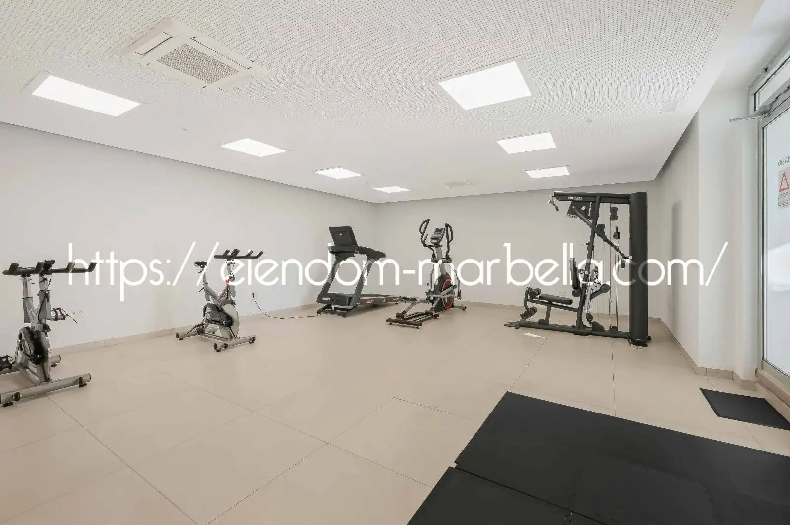 Habitación de Apartamento en venta en Marbella con Aire acondicionado, Terraza y Amueblado