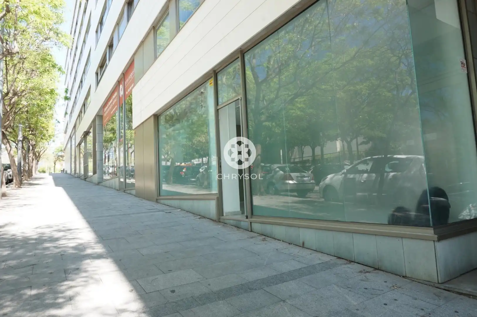 Vista exterior de Local en venda en L'Hospitalet de Llobregat