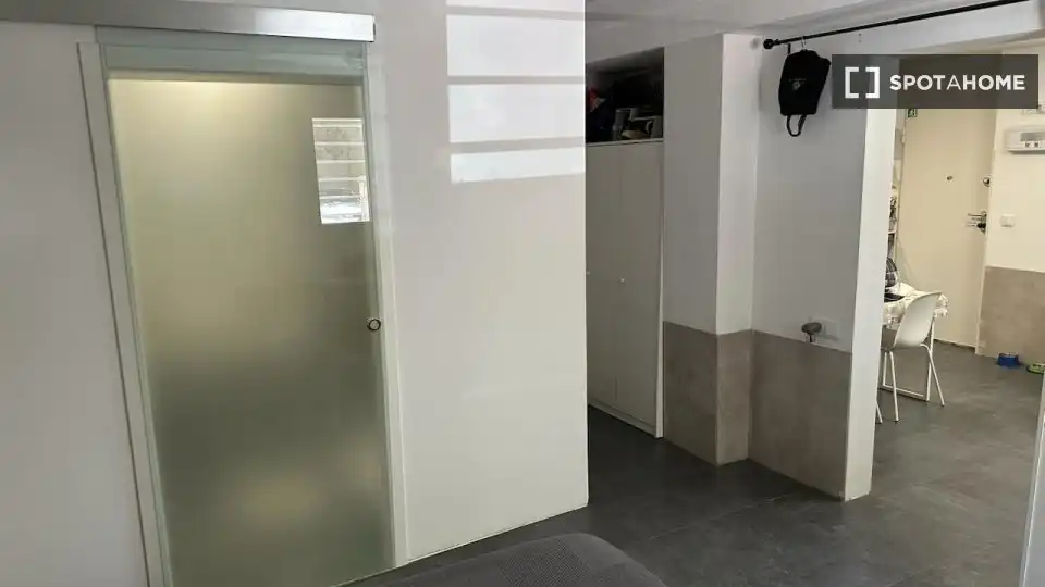Flat for rent in Valencia  with Air Conditioner, Heating and Furnished