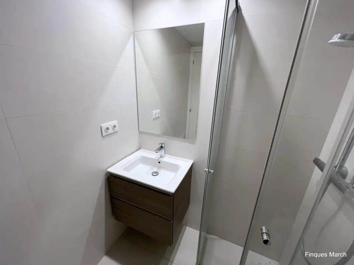 Baño de Piso de alquiler en Barcelona con Aire acondicionado, Calefacción y Parquet