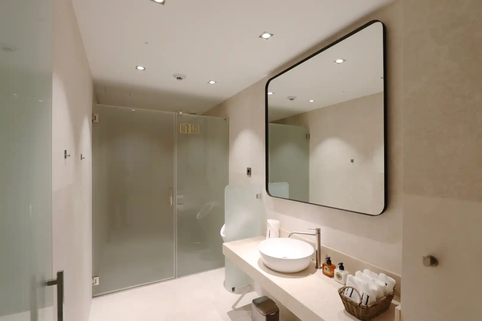 Baño de Ático en venta en Madrid con Aire acondicionado, Calefacción y Jardín privado