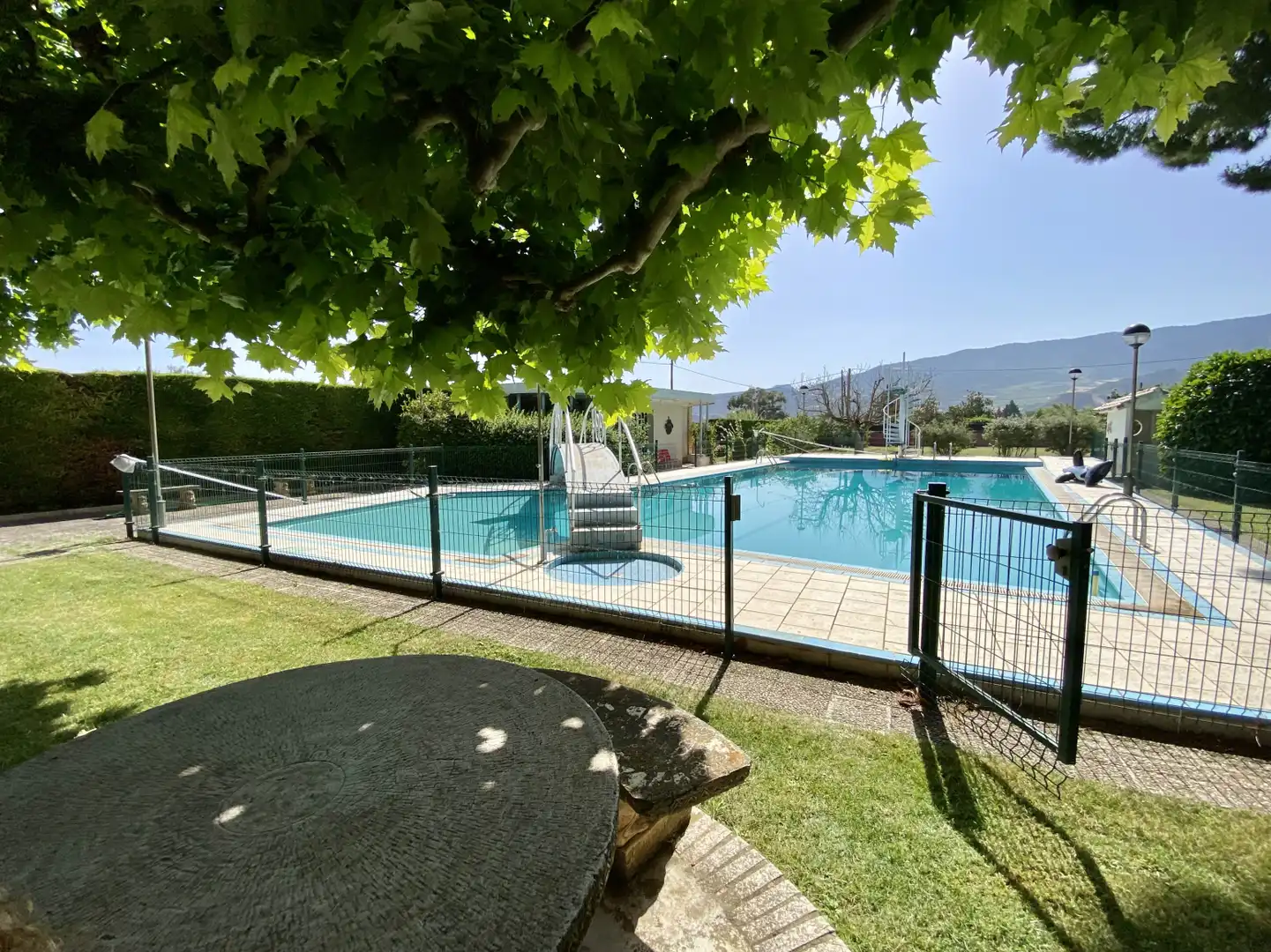 Piscina de Casa o xalet en venda en Nalda amb Calefacció, Jardí privat i Terrassa