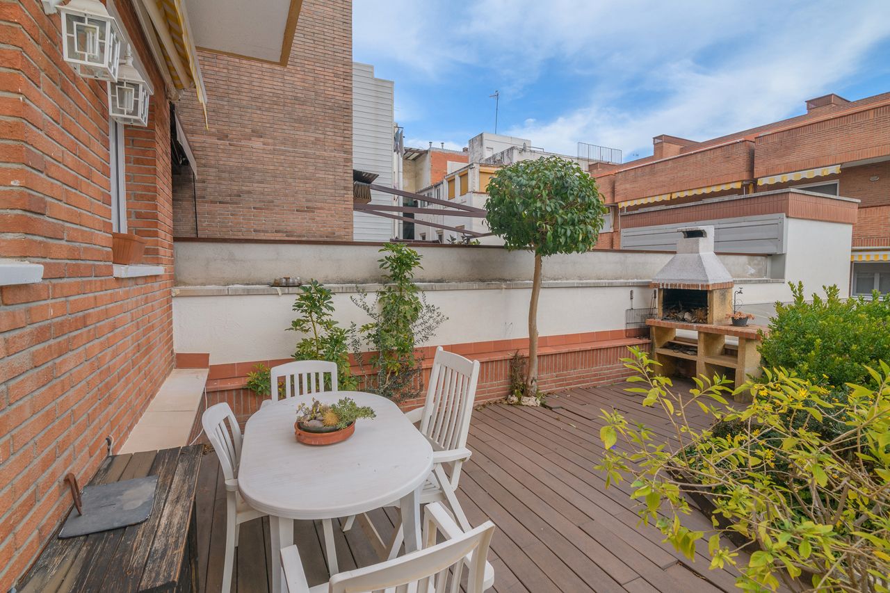 Terrace of Single-family semi-detached for sale in Cornellà de Llobregat  with Air Conditioner, Heating and Private garden