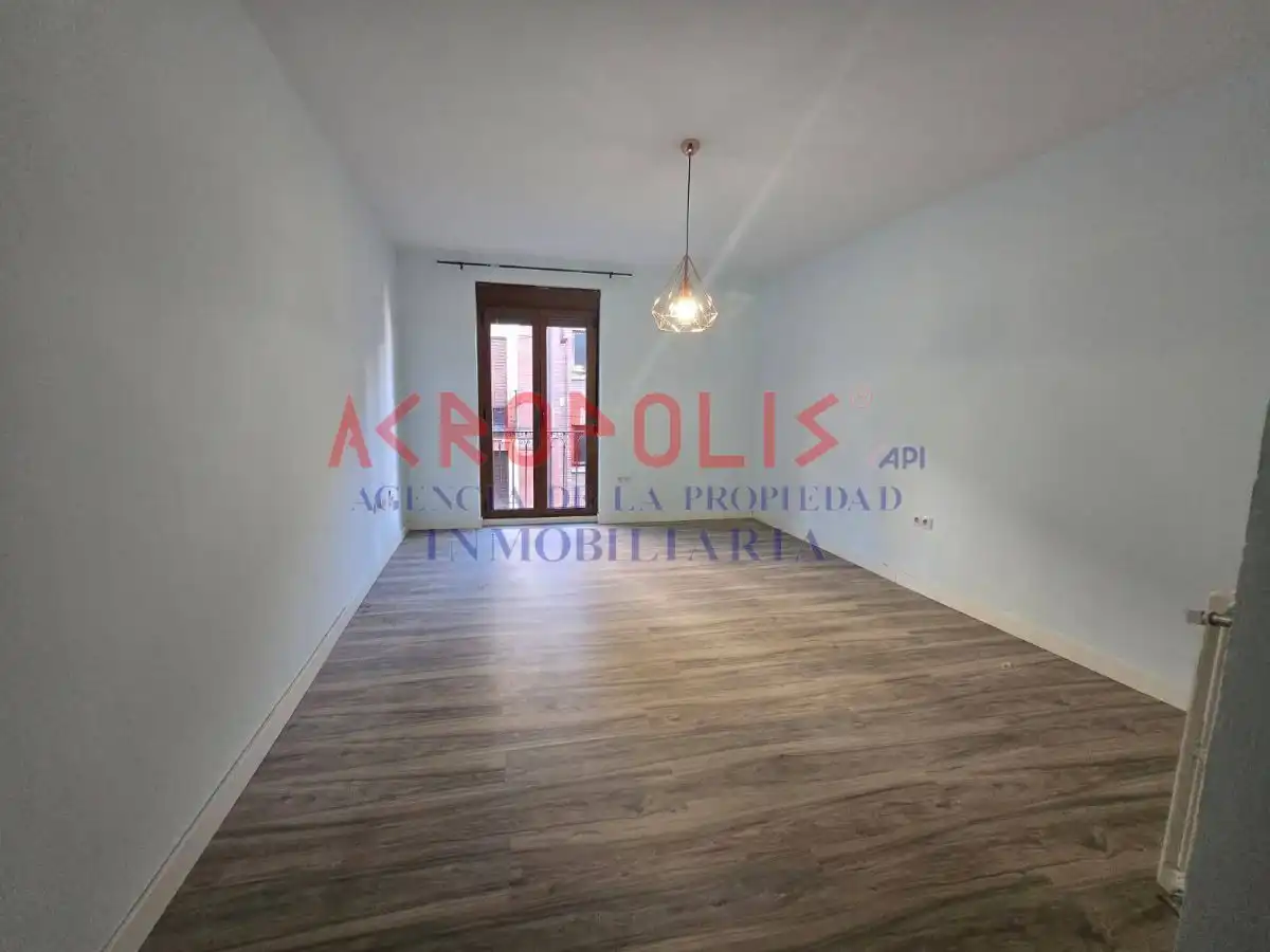 Habitación de Piso en venta en León Capital  con Calefacción