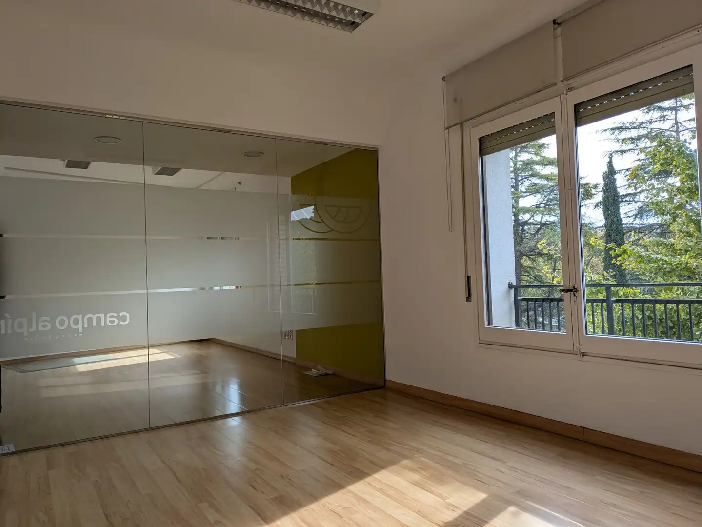 Büro zur Miete in Monzón mit Klimaanlage und Heizung