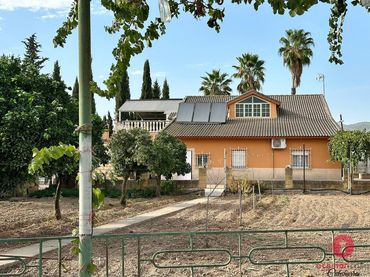 Casa rústica amb piscina en venda a Periurbano Este - Campiña