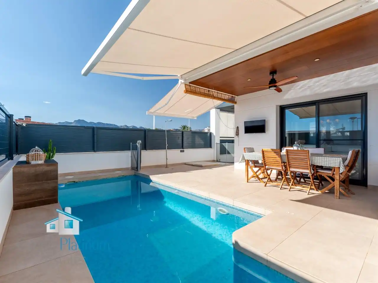 Adosado con piscina en venta en San Juan de los Terreros