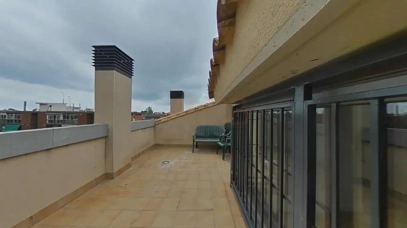 Terraza de Piso en venta en Castelldefels con Piscina comunitaria