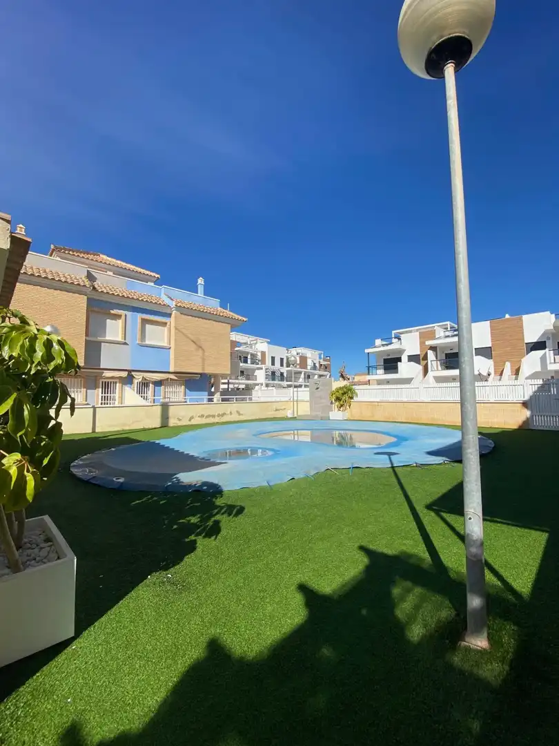 Piscina de Planta baixa en venda en Pilar de la Horadada amb Terrassa, Piscina i Piscina comunitària