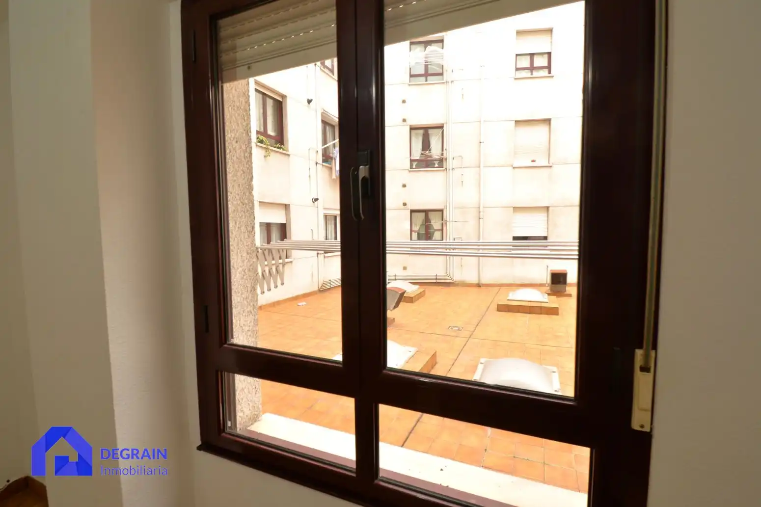 Vista exterior de Pis en venda en Oviedo  amb Traster