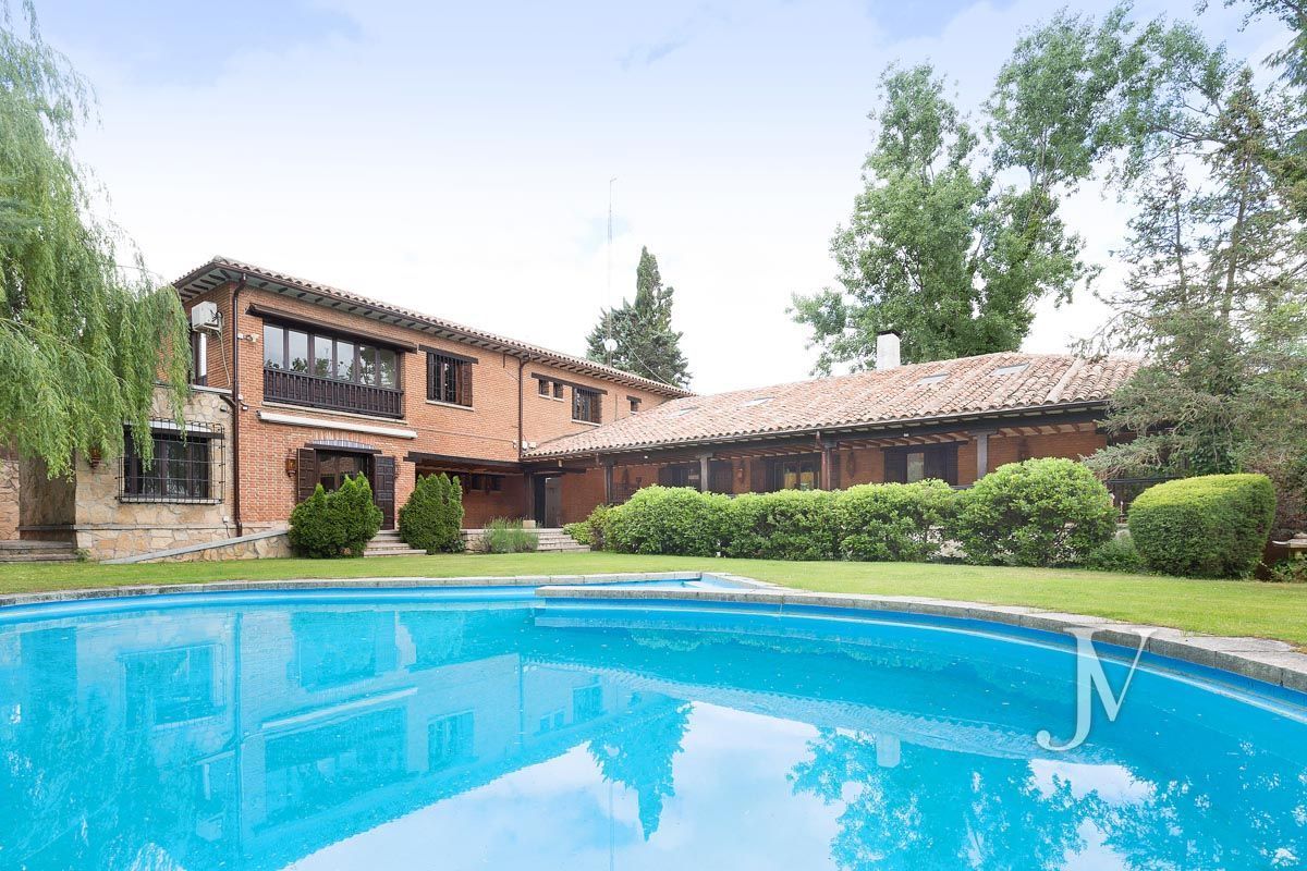 Piscina de Casa o xalet de lloguer en  Madrid Capital amb Aire condicionat, Calefacció i Jardí privat