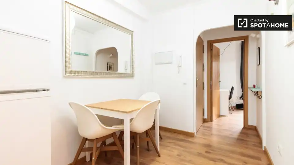 Piso con terraza en alquiler en Eixample, imagen 2