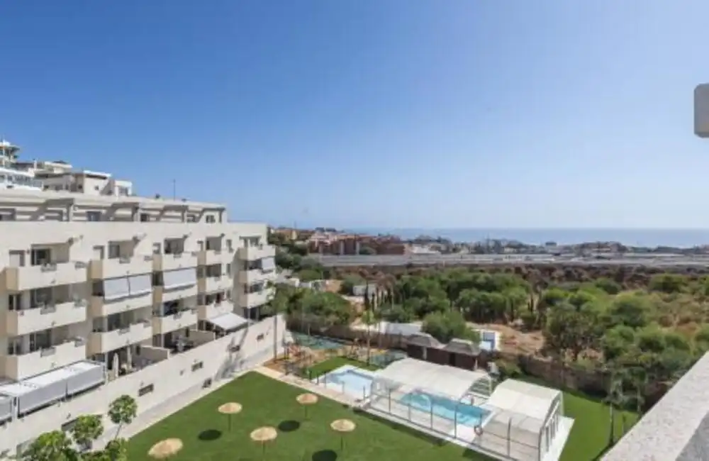 Vista exterior de Àtic en venda en Mijas amb Aire condicionat, Terrassa i Piscina