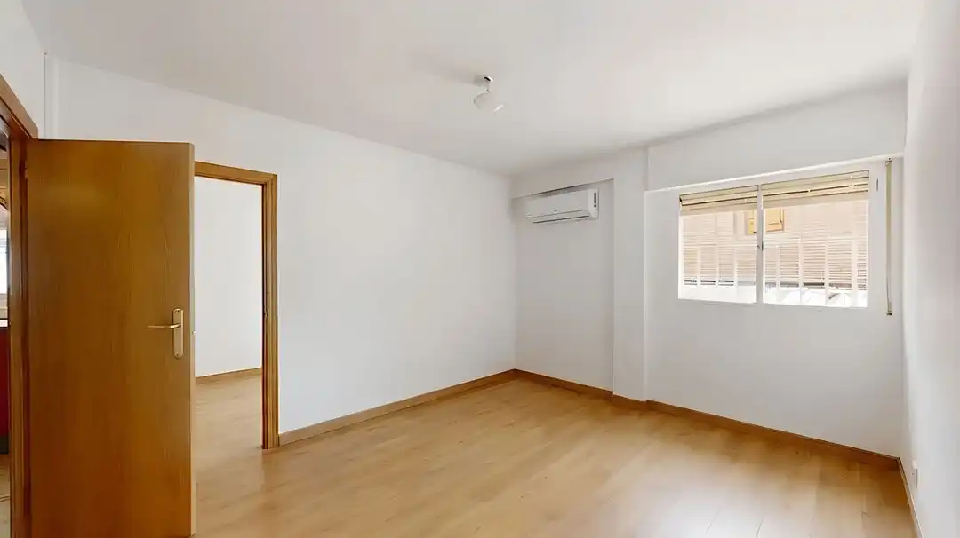 Schlafzimmer von Wohnung zum Verkauf in Madrid mit Klimaanlage und Heizung