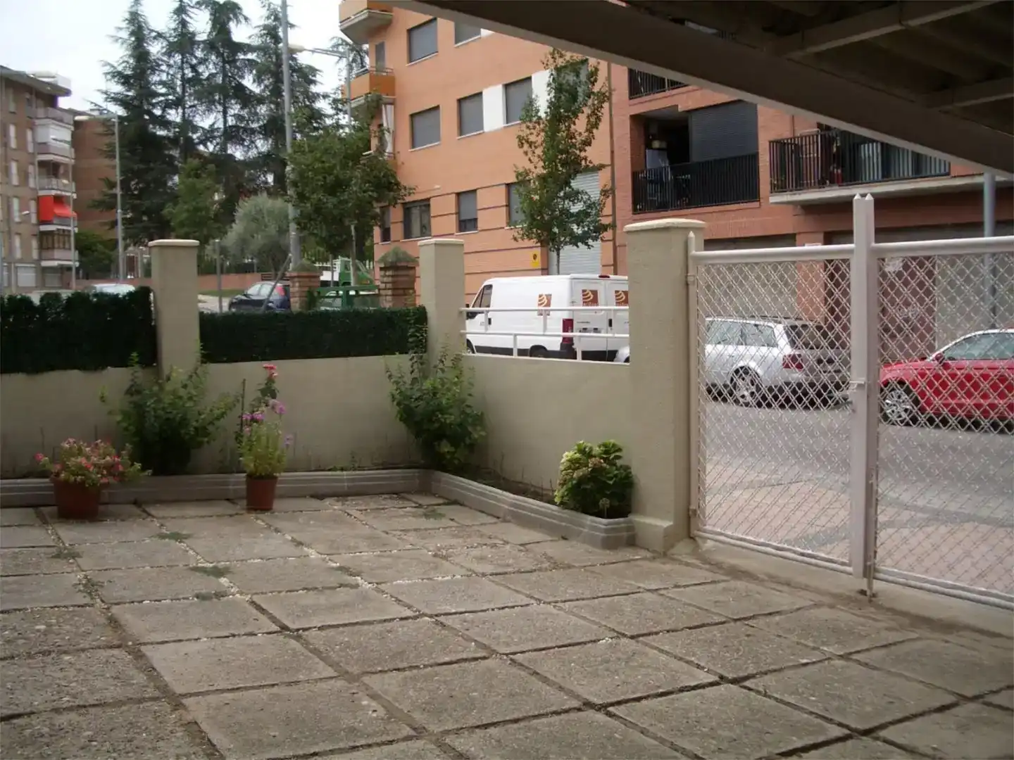 Aparcament de Casa o xalet en venda en Barbastro amb Jardí privat, Traster i Balcó