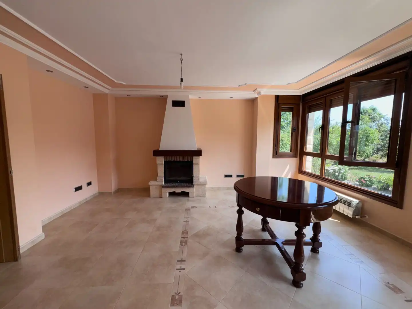 Sala d'estar de Casa o xalet en venda en Siero amb Calefacció, Jardí privat i Terrassa