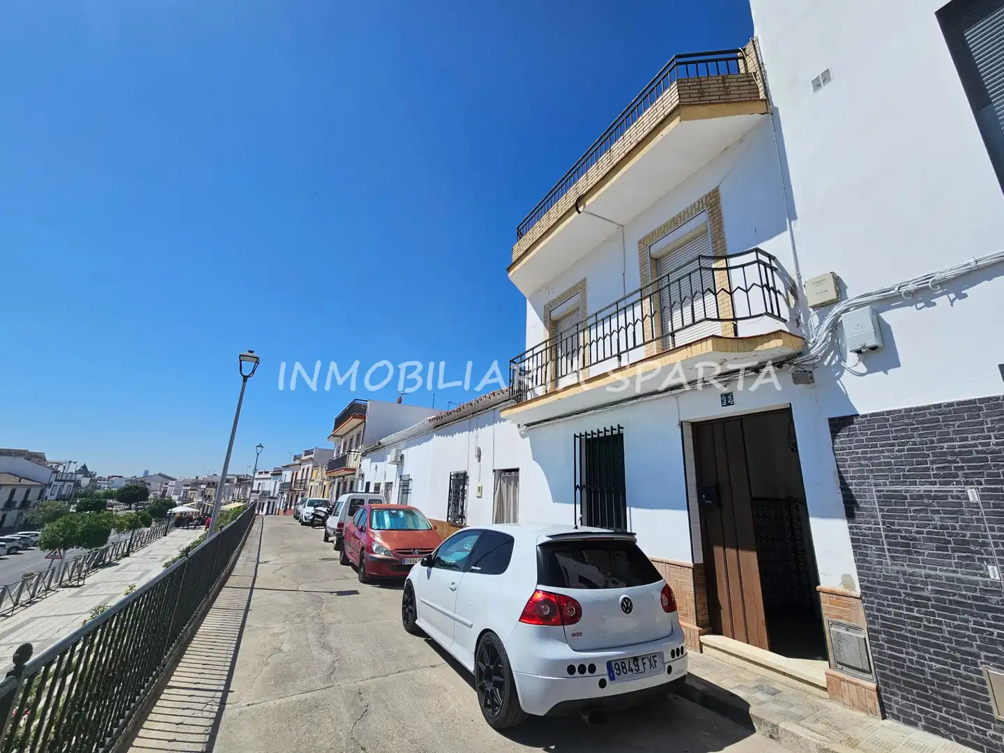 Vista exterior de Casa adosada en venta en Santiponce con Terraza, Trastero y Balcón