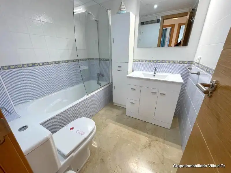 Badezimmer von Wohnungen zur Miete in Dénia mit Klimaanlage, Heizung und Terrasse