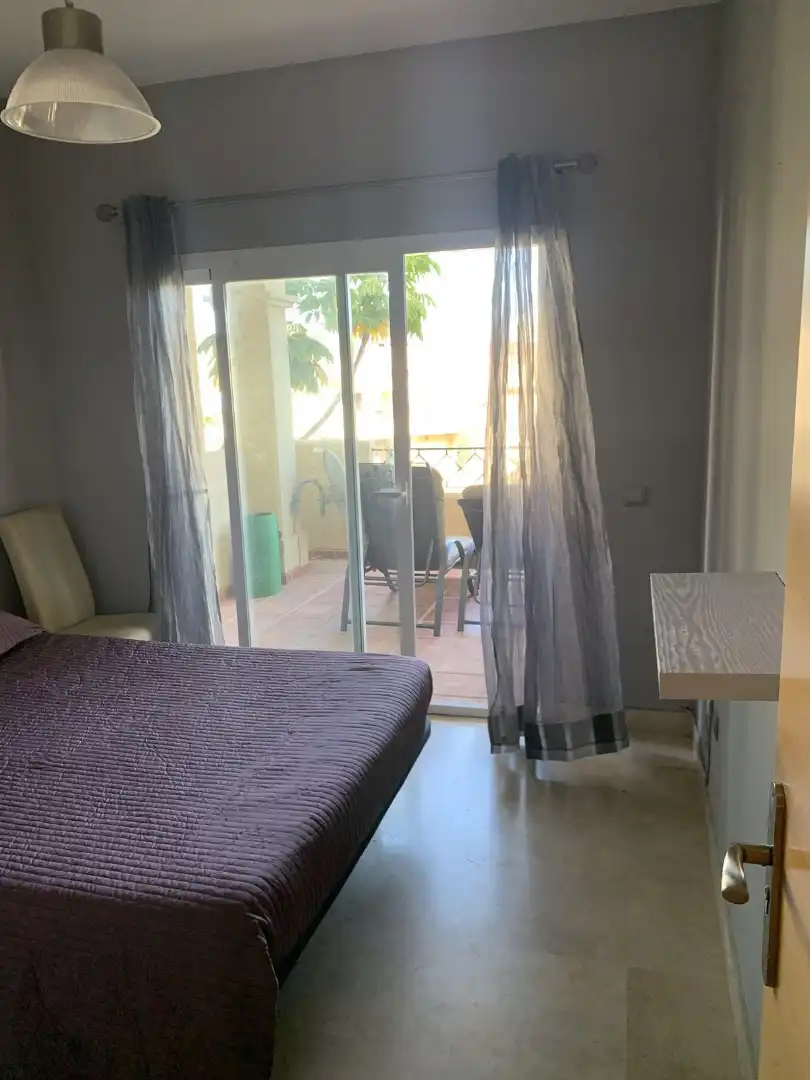 Dormitori de Pis en venda en Estepona amb Aire condicionat, Terrassa i Moblat