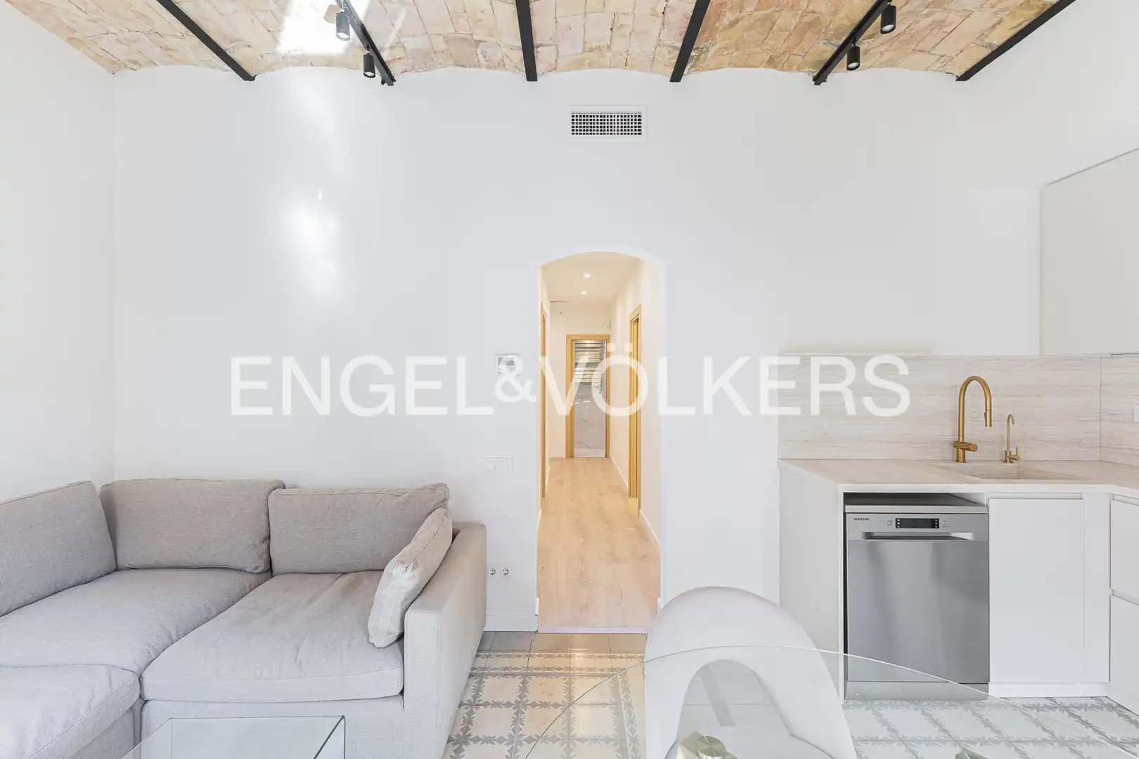 Living room of Flat for rent in Barcelona  with Air Conditioner, Heating and Parquet flooring