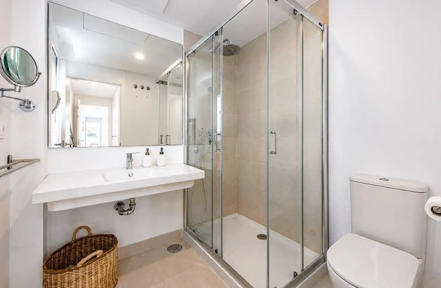 Badezimmer von Wohnungen zur Miete in Sotogrande mit Klimaanlage, Heizung und Terrasse