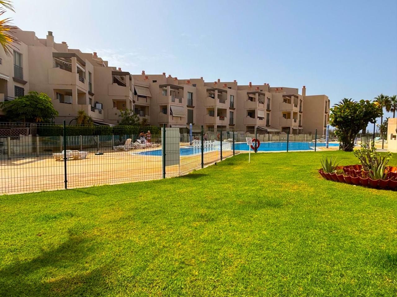 Piscina de Dúplex en venda en Granadilla de Abona amb Moblat i Piscina comunitària