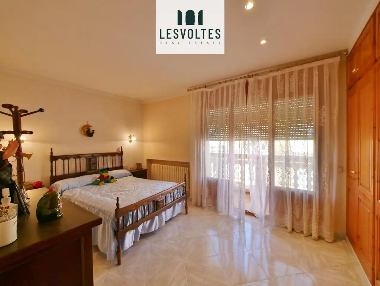 Casa amb terrassa en venda a calle de l'Escut Emporità, imagen 22
