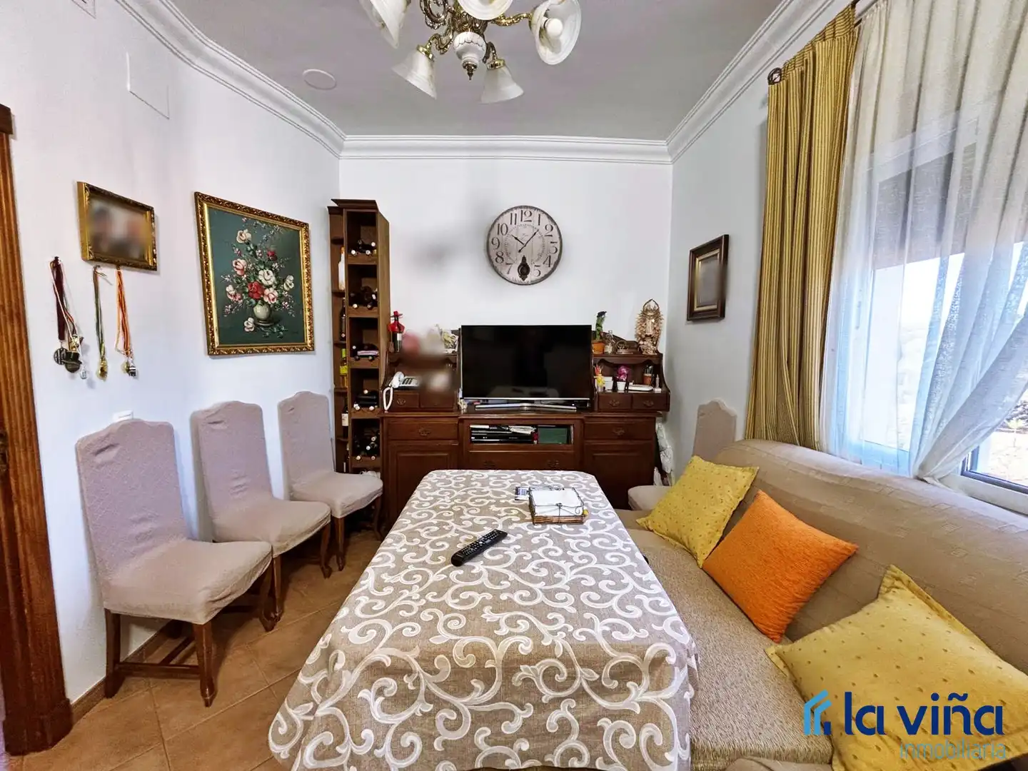 Sala de estar de Casa o chalet en venta en Casariche con Aire acondicionado, Calefacción y Jardín privado