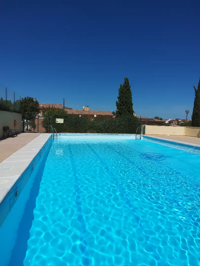 Piscina de Casa adosada en venda en La Guardia de Jaén amb Aire condicionat, Calefacció i Traster