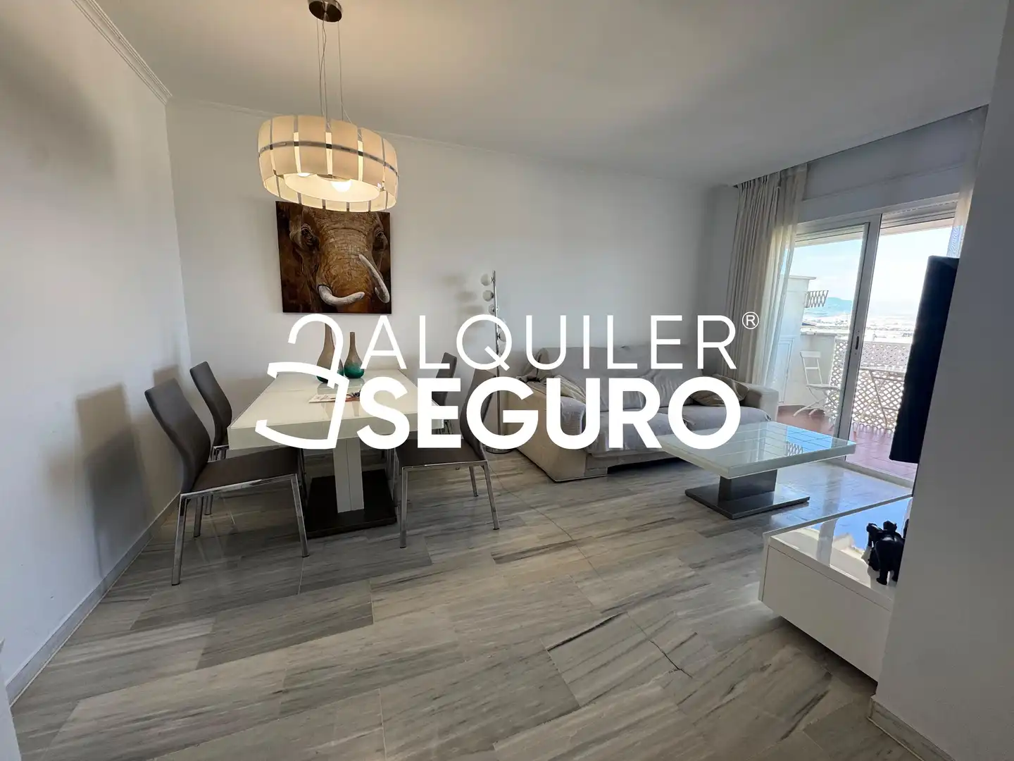 Sala d'estar de Pis de lloguer en Málaga amb Aire condicionat, Terrassa i Piscina