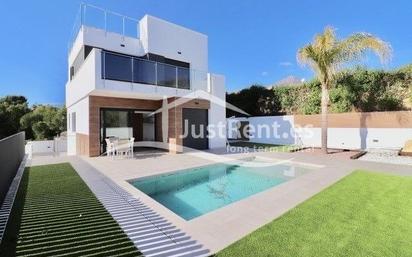 Vista exterior de Casa o xalet en venda en La Nucia amb Aire condicionat, Terrassa i Piscina