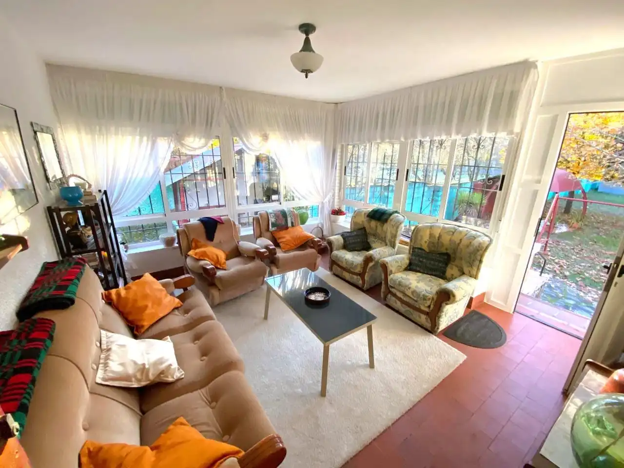 Sala d'estar de Casa o xalet en venda en Cuadros amb Traster i Moblat