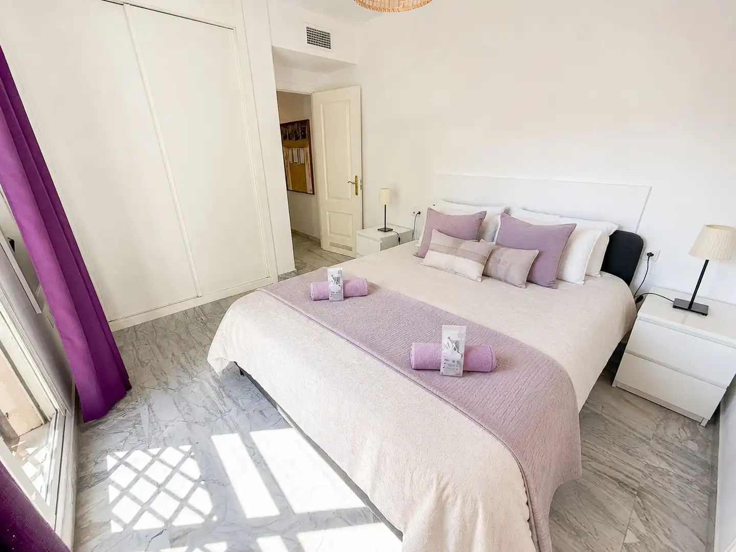 Habitación de Apartamento en venta en Marbella con Aire acondicionado, Trastero y Piscina comunitaria