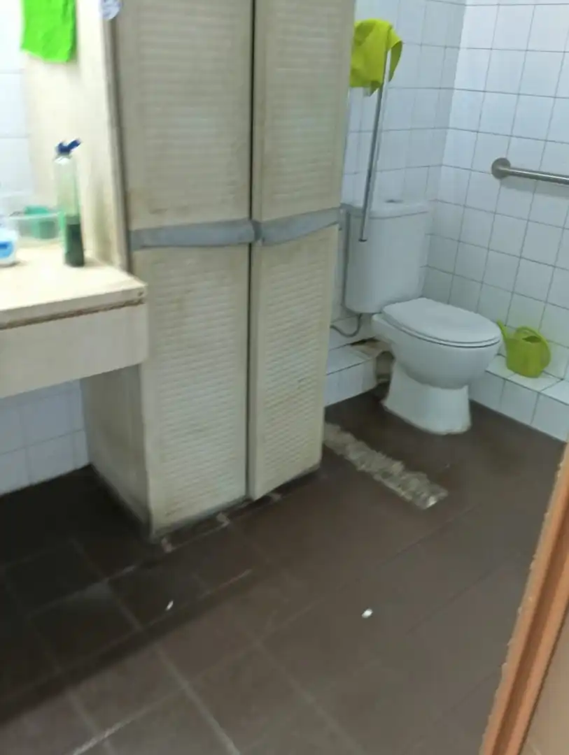 Bathroom of Commercial properties for transfer in Barcelona  with Furnished