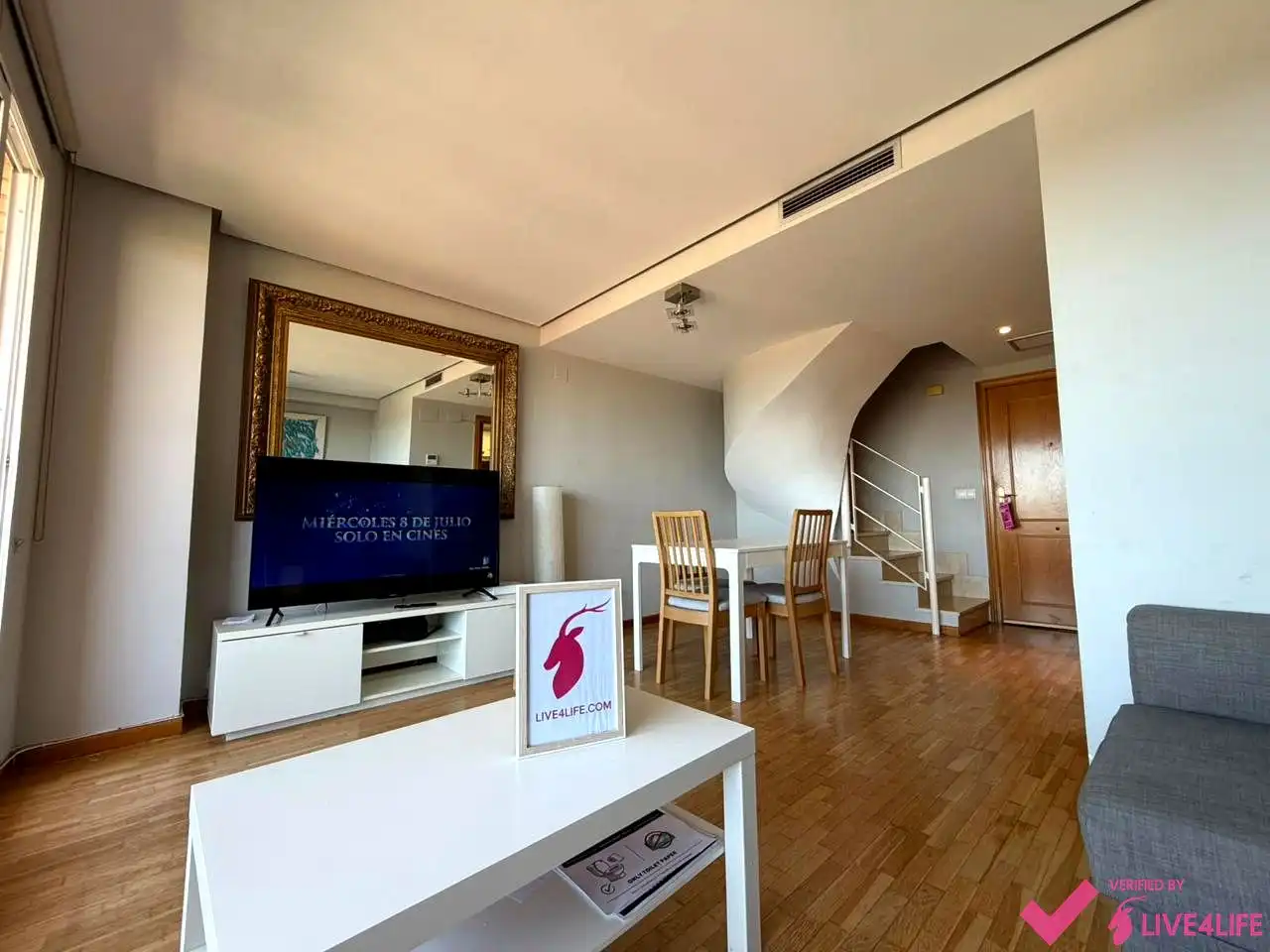 Sala d'estar de Pis de lloguer en Valencia amb Moblat i Balcó