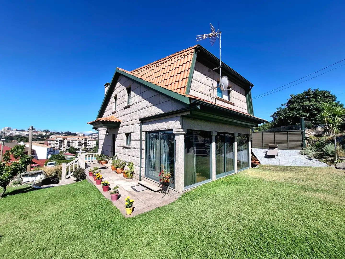 Casa con jardín en venta en Camiño Viloura, imagen 2