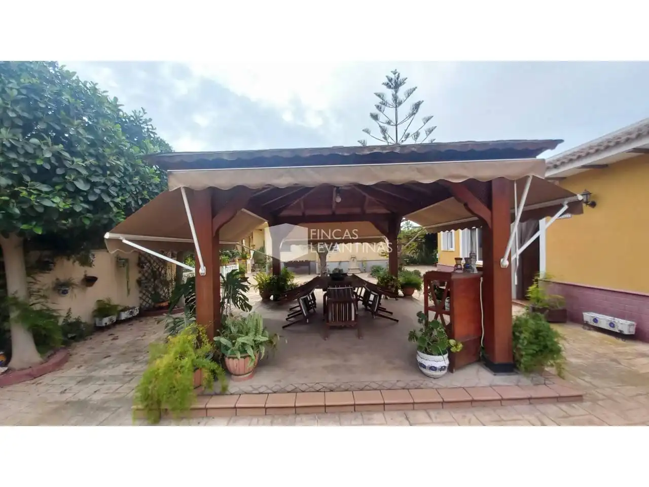 Terrassa de Casa o xalet en venda en San Vicente del Raspeig / Sant Vicent del Raspeig amb Aire condicionat, Jardí privat i Terrassa