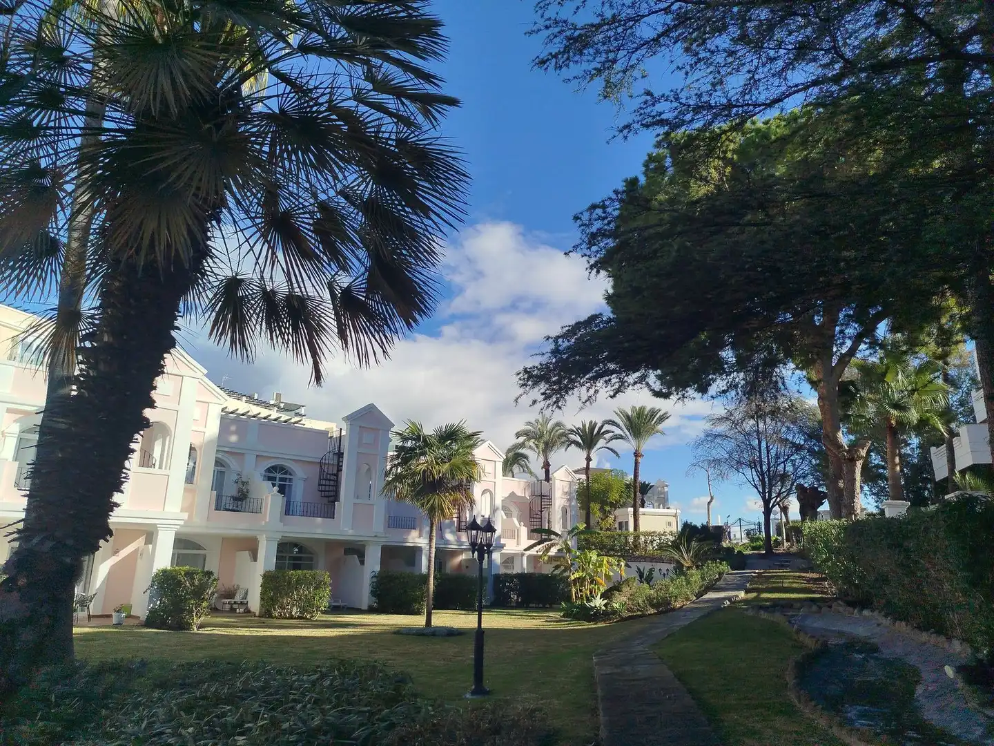 Vista exterior de Piso en venta en Marbella con Aire acondicionado, Terraza y Amueblado