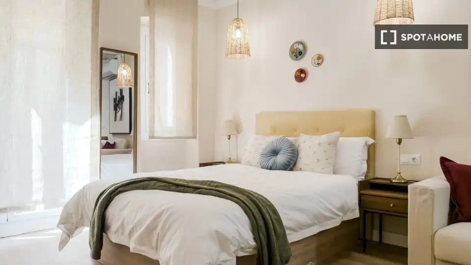 Flat with terrace to rent in Ciutat Vella, imagen 5
