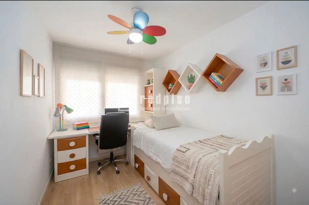 Schlafzimmer von Maisonette zum Verkauf in Pinto mit Klimaanlage, Heizung und Terrasse