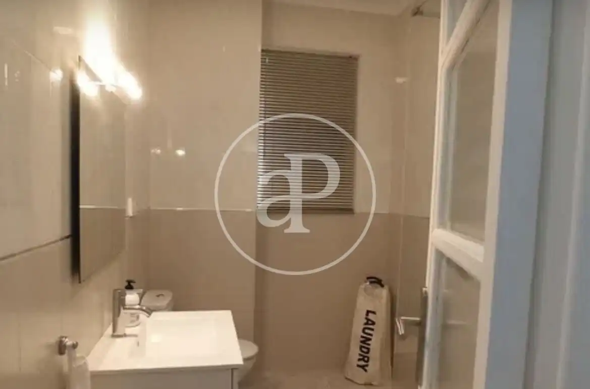 Baño de Piso de alquiler en Valencia con Aire acondicionado, Calefacción y Terraza