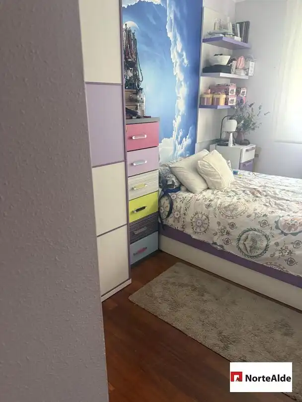 Schlafzimmer von Wohnung zum Verkauf in Barakaldo  mit Heizung, Privatgarten und Abstellraum