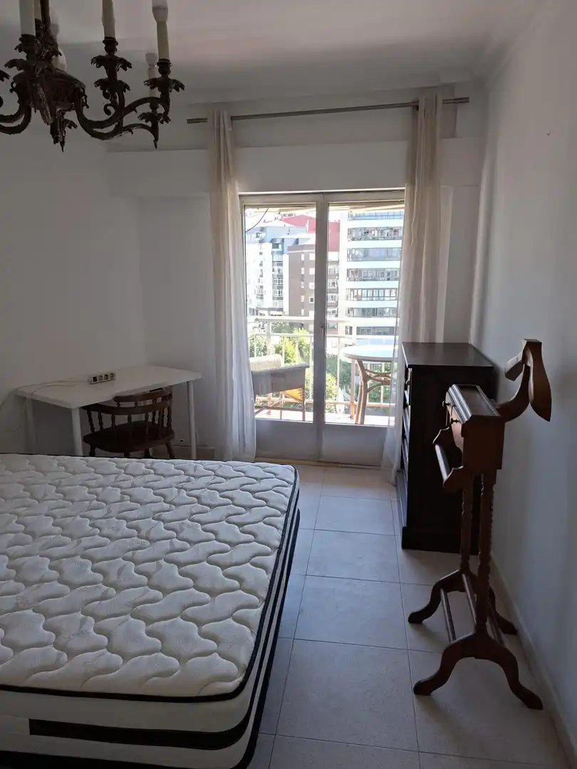 Habitación de Piso de alquiler en Vigo  con Calefacción, Parquet y Amueblado