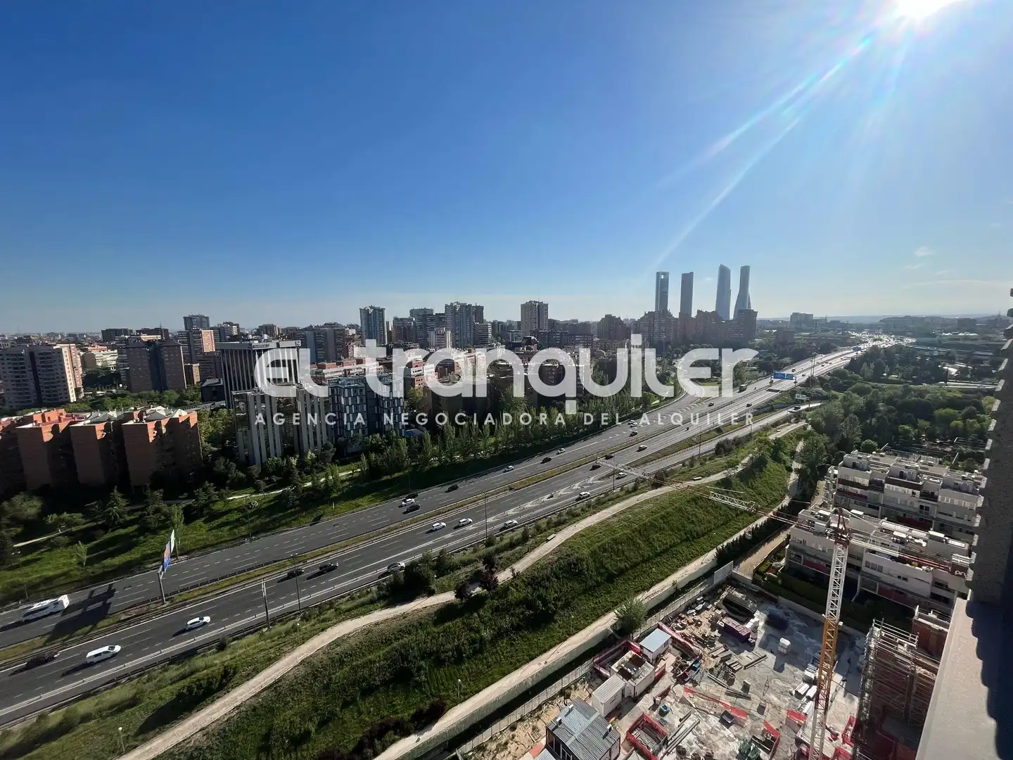 Exterior view of Study for rent in Madrid  with Air Conditioner, Parquet flooring and Swimming Pool