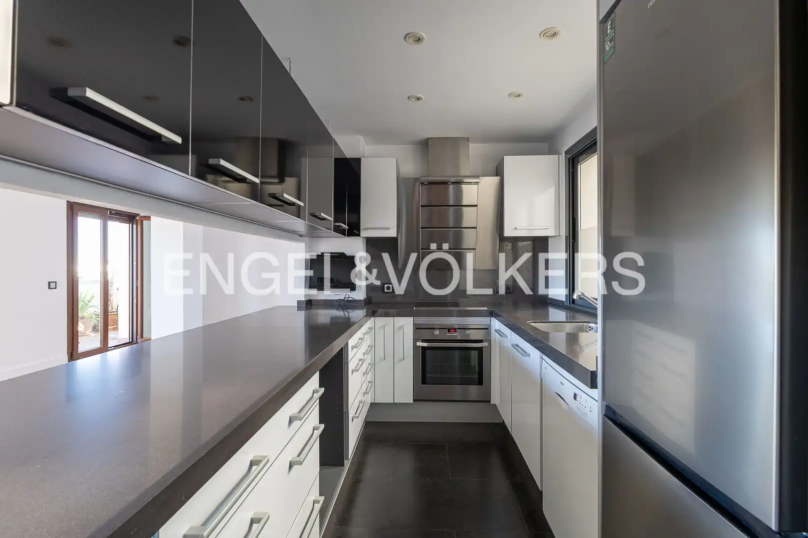 Kitchen of Flat for rent in Madrid  with Air Conditioner, Heating and Parquet flooring